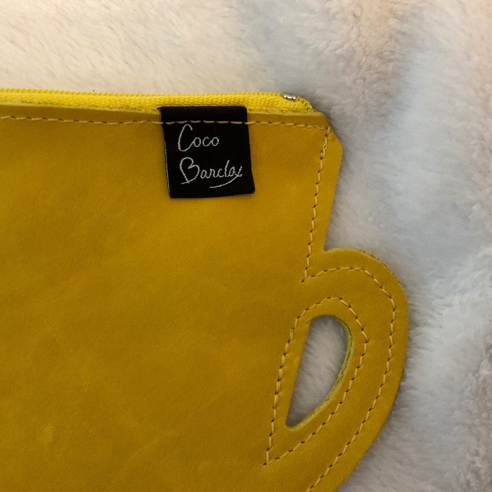 Fun, Yellow "Cup" purse - Picture 2 of 5
